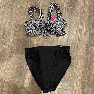 Target swim suit. NWT top. Used like new bottoms